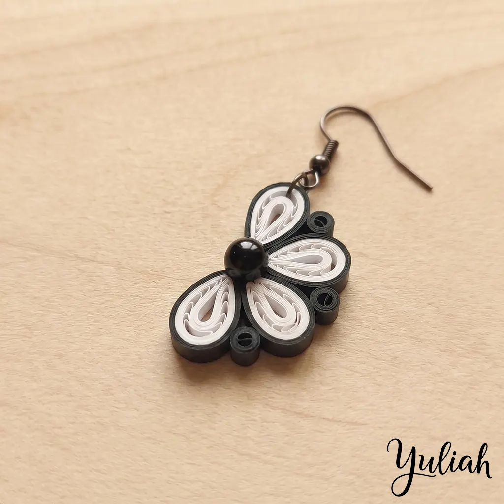Twin Breeze White Black Floral Dangle Earrings 1